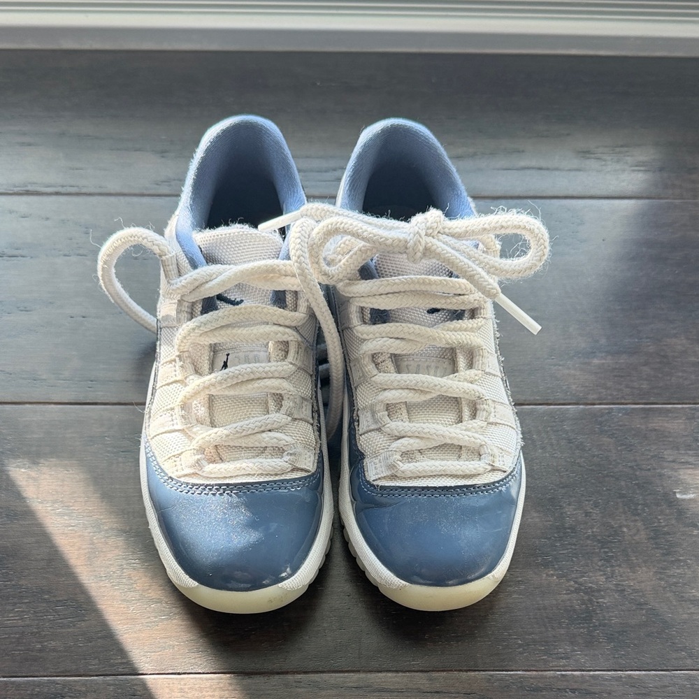 Air Jordan Retro Kids Sneakers Diffused Blue and White